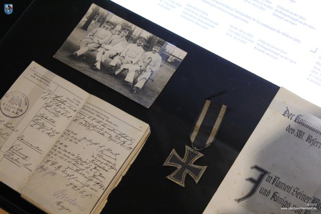 0006_Ypern_2013_Wehrpass_und_Eiserne_Kreuz_Zweiter_Klasse
